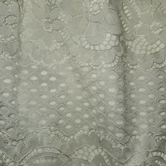 Metrowear high waisted lace skirt in  a cream color, lined in a size XL - Picture 10 of 13